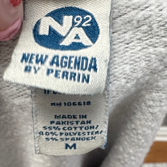 New Agenda Gray Sweatshirt Michigan College Football Size Medium - Picture 4 of 6